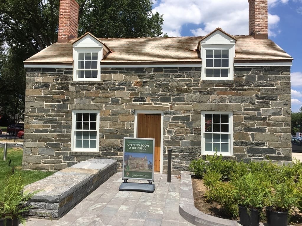Lockkeeper's House - Photo by Wikimedia Commons, public domain