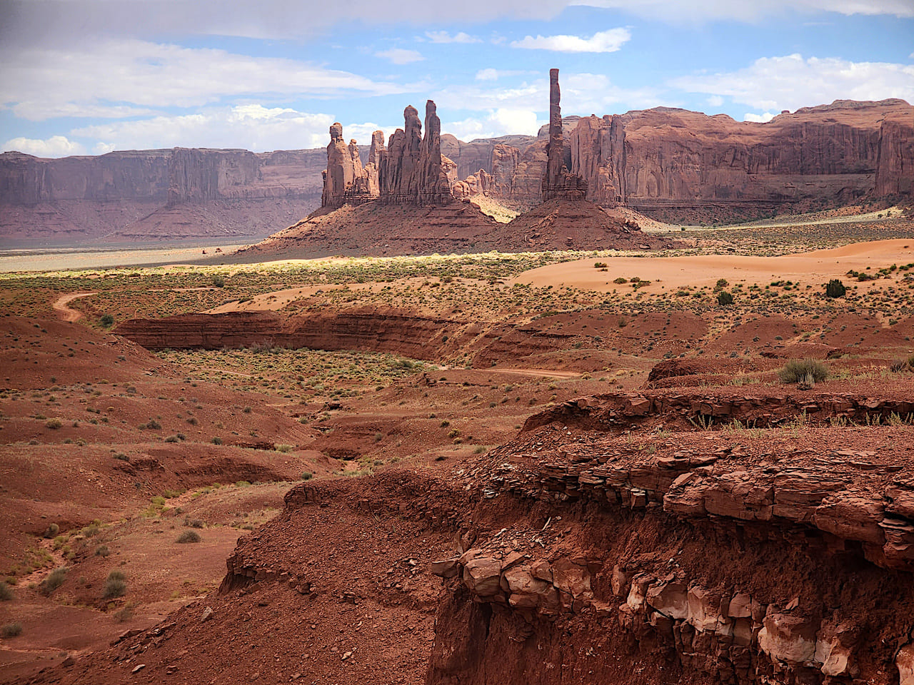 Totem Pole and Yei Bi Chei Viewpoint