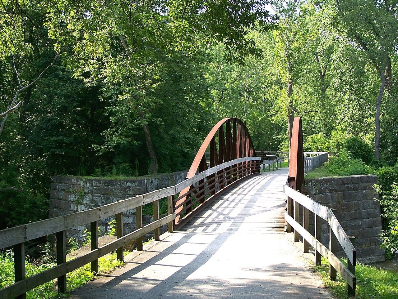 Lock 29 Trailhead - Photo by Cory Hartman, CC BY-SA 3.0, via Wikimedia Commons