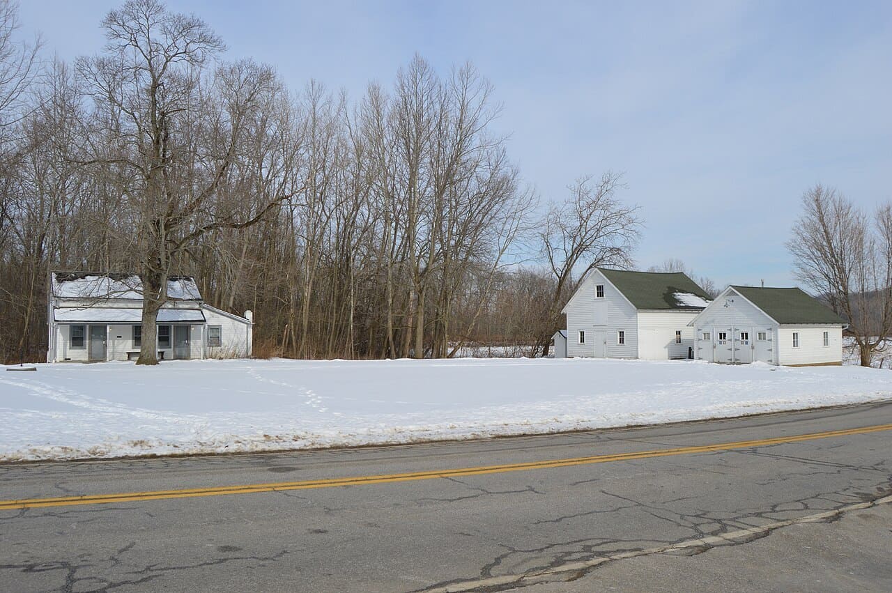 Hunt Farm Visitor Center - Photo by Nyttend, Public Domain, via Wikimedia Commons